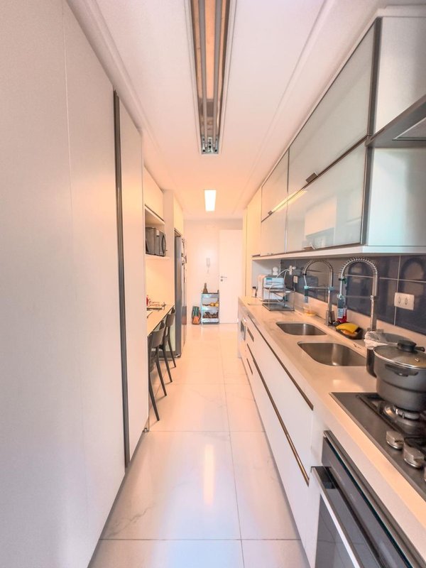 Apartamento à venda com 4 quartos sendo 3 suites, 136m² área útil por R$ 1.600.000,00 Rua Luiz de Faria Barbosa Recife - 