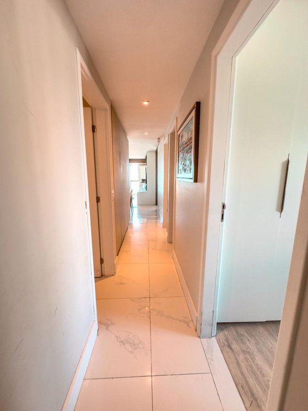Apartamento à venda com 4 quartos sendo 3 suites, 136m² área útil por R$ 1.600.000,00 Rua Luiz de Faria Barbosa Recife - 