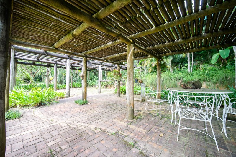 A CASA QUE CONVERSA COM A NATUREZA - Cotia - 