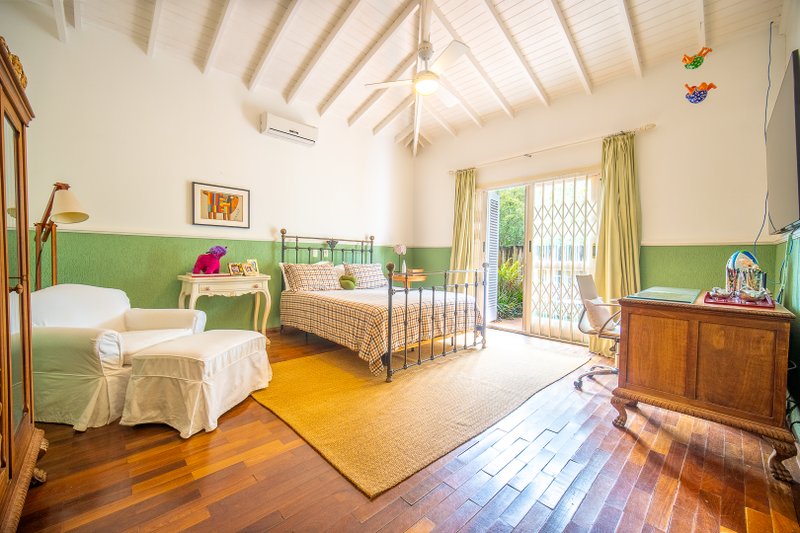 A CASA QUE CONVERSA COM A NATUREZA - Cotia - 