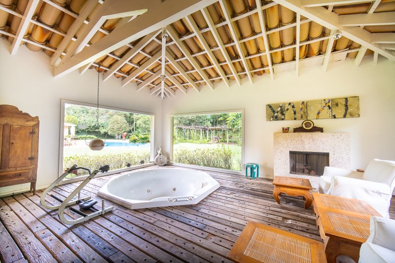 A CASA QUE CONVERSA COM A NATUREZA - Cotia - 