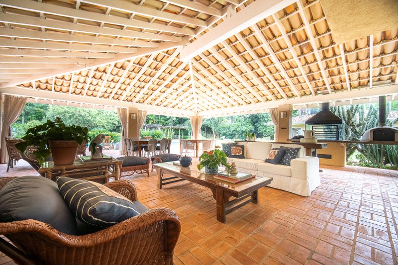 A CASA QUE CONVERSA COM A NATUREZA - Cotia - 