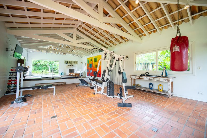A CASA QUE CONVERSA COM A NATUREZA - Cotia - 