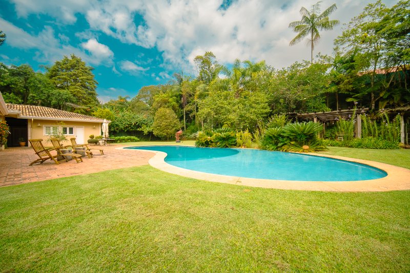A CASA QUE CONVERSA COM A NATUREZA - Cotia - 