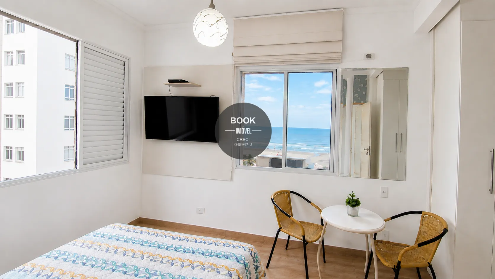 Lindo apartamento de 3 dormit&oacute;rios Vista Mar e Garagem BOX no Itarar&eacute; Rua Princesa Isabel São Vicente - 