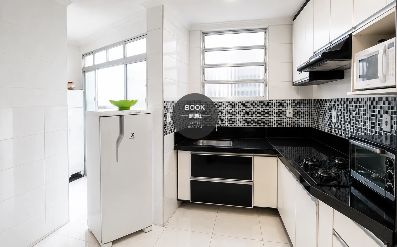 Lindo apartamento de 3 dormit&oacute;rios Vista Mar e Garagem BOX no Itarar&eacute; Rua Princesa Isabel São Vicente - 