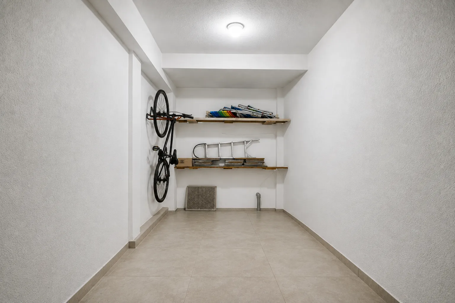 Lindo apartamento de 3 dormit&oacute;rios Vista Mar e Garagem BOX no Itarar&eacute; Rua Princesa Isabel São Vicente - 