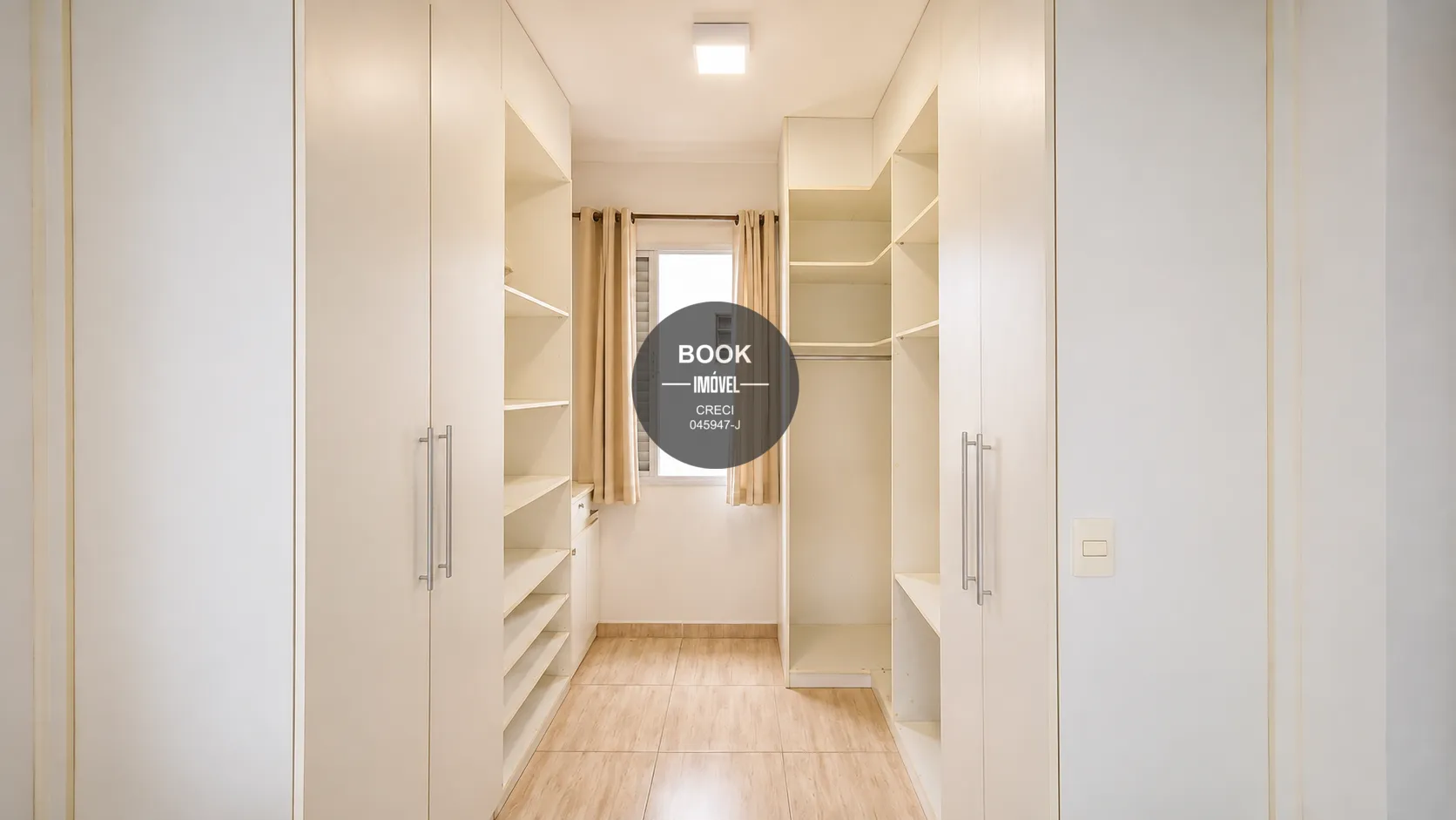 Lindo apartamento de 3 dormit&oacute;rios Vista Mar e Garagem BOX no Itarar&eacute; Rua Princesa Isabel São Vicente - 