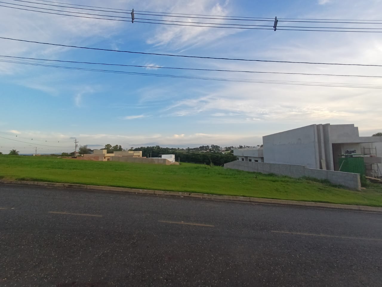 Terreno &agrave; venda,1000 m&sup2;- Condom&iacute;nio  Village Ipanema II - Ara&ccedil;oiaba da Serra - SP Av: Francisco de Assis Chateaubriand Araçoiaba da Serra - 