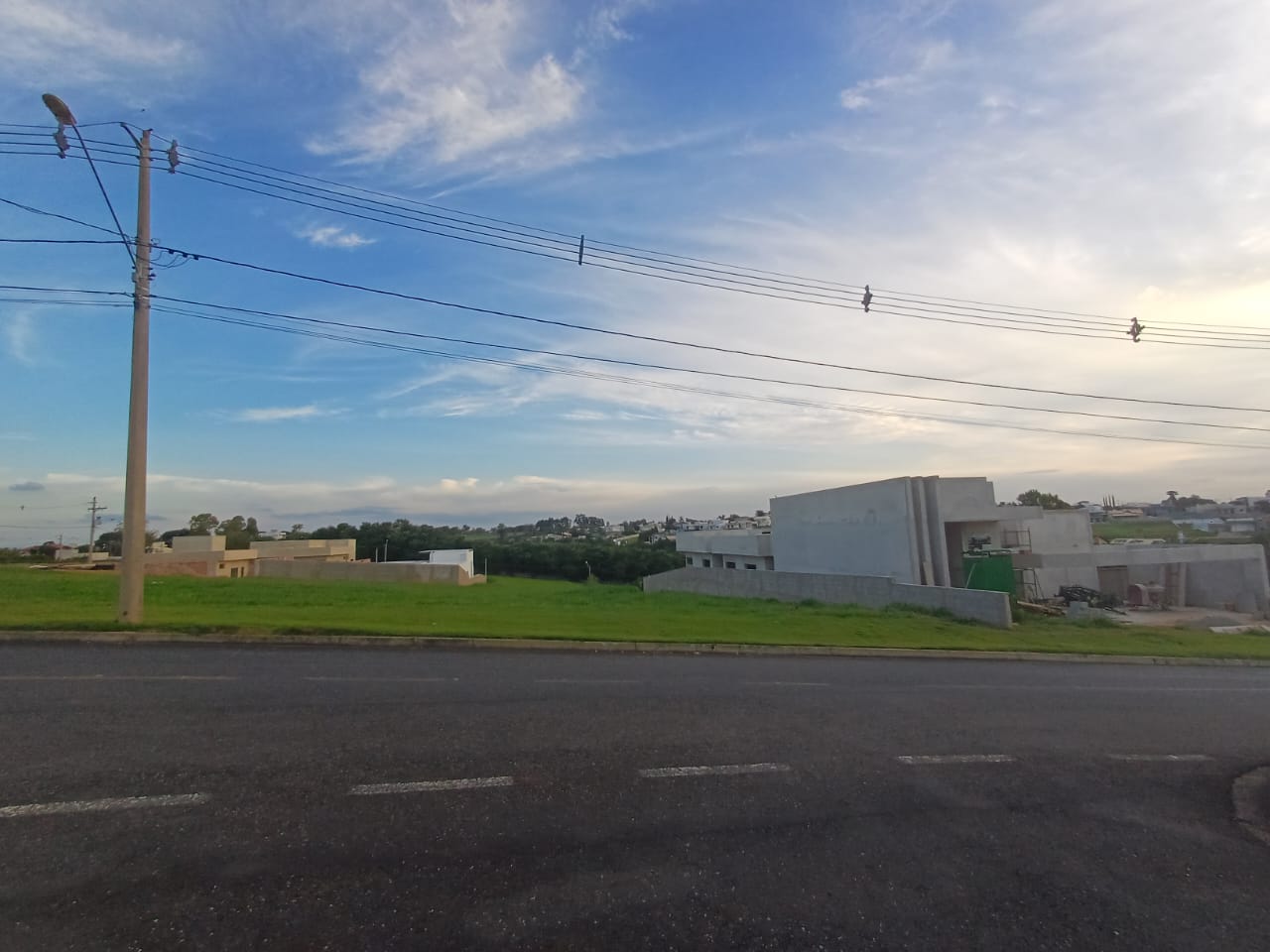 Terreno &agrave; venda,1000 m&sup2;- Condom&iacute;nio  Village Ipanema II - Ara&ccedil;oiaba da Serra - SP Av: Francisco de Assis Chateaubriand Araçoiaba da Serra - 