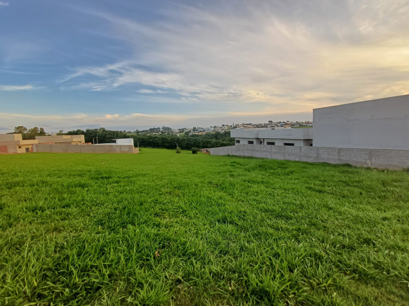 Terreno &agrave; venda,1000 m&sup2;- Condom&iacute;nio  Village Ipanema II - Ara&ccedil;oiaba da Serra - SP Av: Francisco de Assis Chateaubriand Araçoiaba da Serra - 