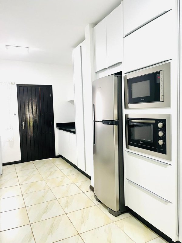 ELEGANTE RESIDÊNCIA A 300M DA PRAIA EM ITAGUAÇU, SÃO FRANCISO DO SUL  São Francisco do Sul - 