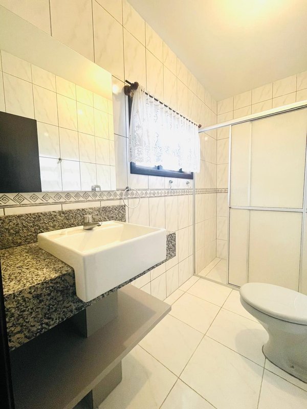 ELEGANTE RESIDÊNCIA A 300M DA PRAIA EM ITAGUAÇU, SÃO FRANCISO DO SUL  São Francisco do Sul - 