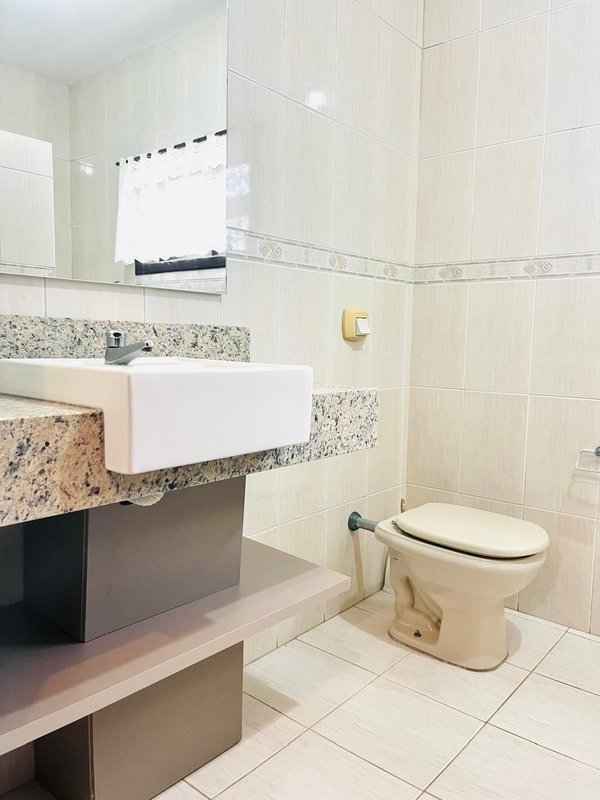 ELEGANTE RESIDÊNCIA A 300M DA PRAIA EM ITAGUAÇU, SÃO FRANCISO DO SUL  São Francisco do Sul - 