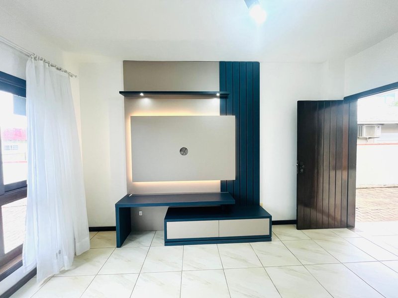 ELEGANTE RESIDÊNCIA A 300M DA PRAIA EM ITAGUAÇU, SÃO FRANCISO DO SUL  São Francisco do Sul - 