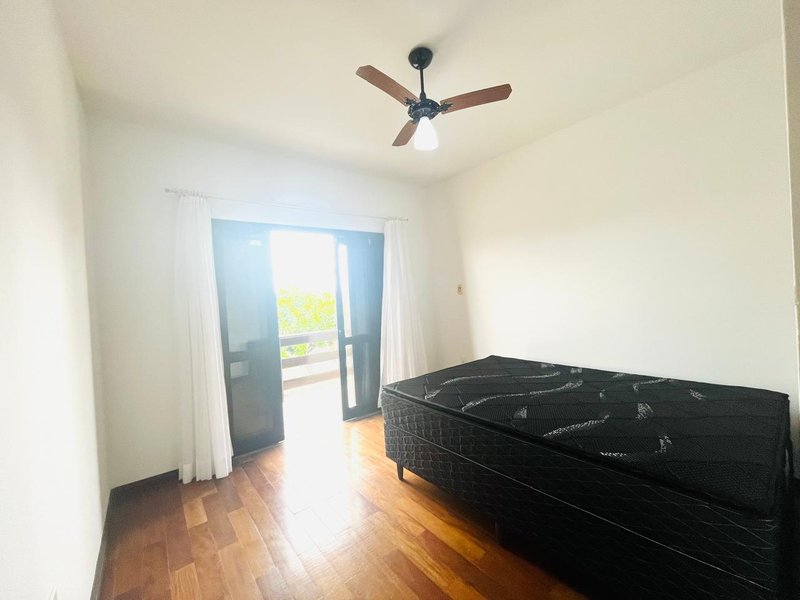 ELEGANTE RESIDÊNCIA A 300M DA PRAIA EM ITAGUAÇU, SÃO FRANCISO DO SUL  São Francisco do Sul - 