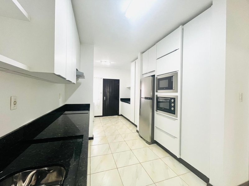 ELEGANTE RESIDÊNCIA A 300M DA PRAIA EM ITAGUAÇU, SÃO FRANCISO DO SUL  São Francisco do Sul - 