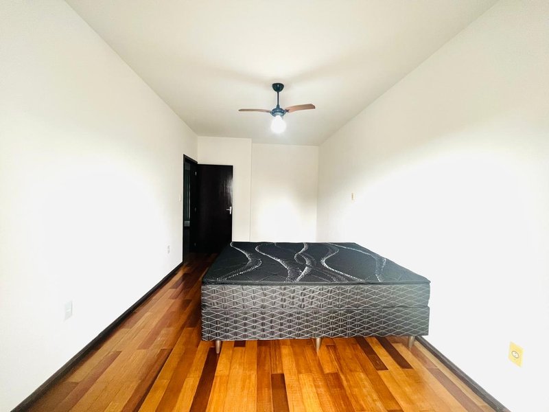 ELEGANTE RESIDÊNCIA A 300M DA PRAIA EM ITAGUAÇU, SÃO FRANCISO DO SUL  São Francisco do Sul - 