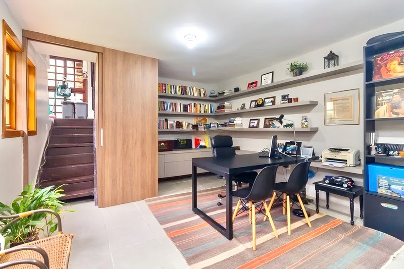 R$ 1.200.000 - BELA CASA EM CONDOMÍNIO - 300M2 - 3 DORM - VISTA - PÁTIO - 5 VAGAS Avenida Cai Porto Alegre - 