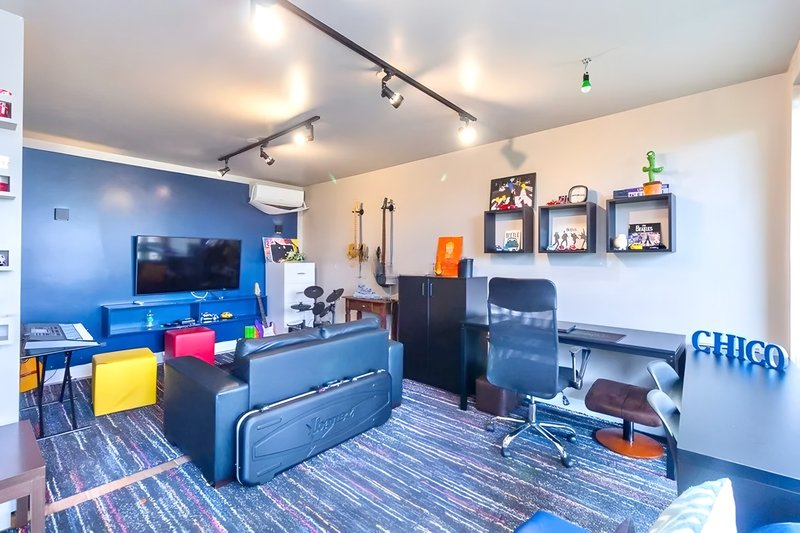 R$ 1.200.000 - BELA CASA EM CONDOMÍNIO - 300M2 - 3 DORM - VISTA - PÁTIO - 5 VAGAS Avenida Cai Porto Alegre - 