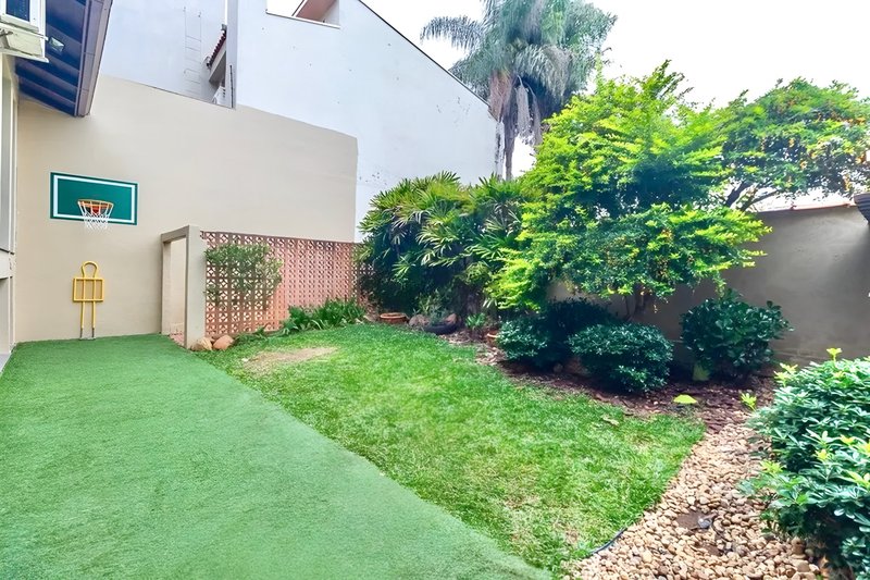 R$ 1.200.000 - BELA CASA EM CONDOMÍNIO - 300M2 - 3 DORM - VISTA - PÁTIO - 5 VAGAS Avenida Cai Porto Alegre - 