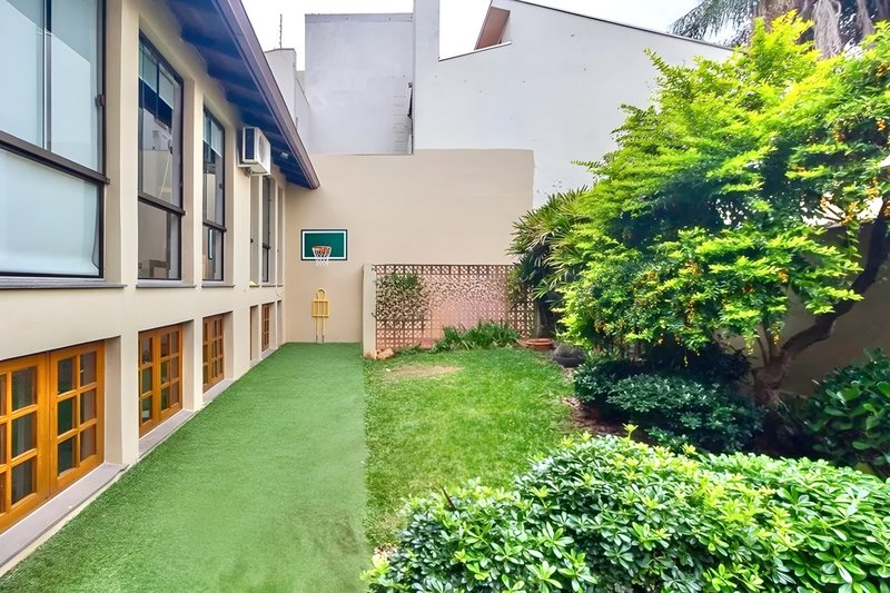 R$ 1.200.000 - BELA CASA EM CONDOMÍNIO - 300M2 - 3 DORM - VISTA - PÁTIO - 5 VAGAS Avenida Cai Porto Alegre - 