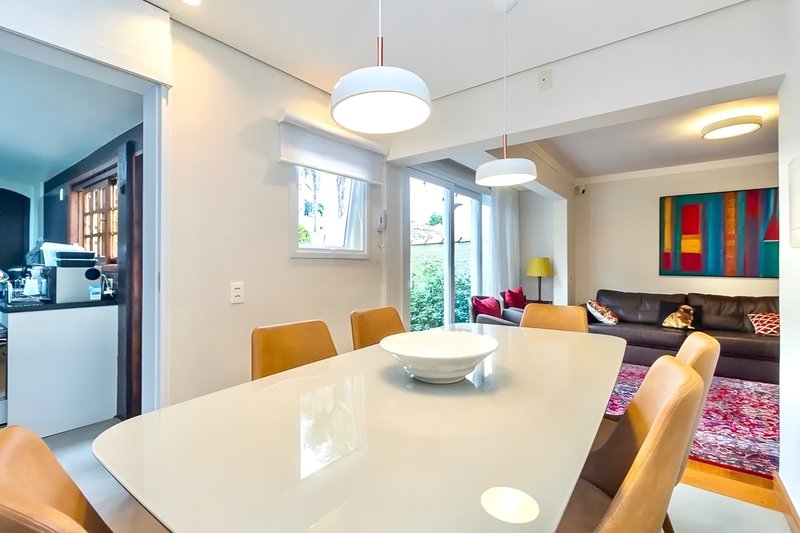 R$ 1.200.000 - BELA CASA EM CONDOMÍNIO - 300M2 - 3 DORM - VISTA - PÁTIO - 5 VAGAS Avenida Cai Porto Alegre - 
