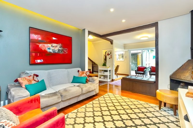 R$ 1.200.000 - BELA CASA EM CONDOMÍNIO - 300M2 - 3 DORM - VISTA - PÁTIO - 5 VAGAS Avenida Cai Porto Alegre - 