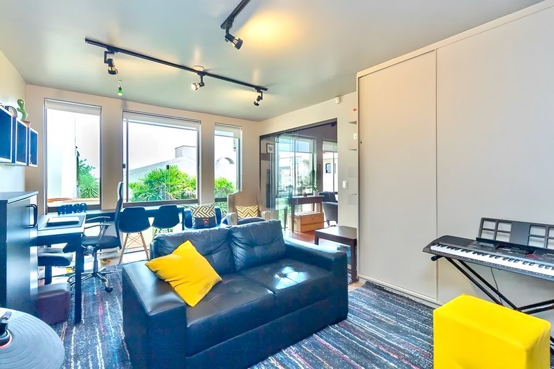 R$ 1.200.000 - BELA CASA EM CONDOMÍNIO - 300M2 - 3 DORM - VISTA - PÁTIO - 5 VAGAS Avenida Cai Porto Alegre - 
