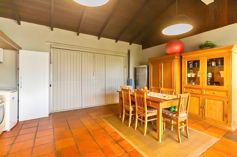 R$ 1.200.000 - BELA CASA EM CONDOMÍNIO - 300M2 - 3 DORM - VISTA - PÁTIO - 5 VAGAS Avenida Cai Porto Alegre - 