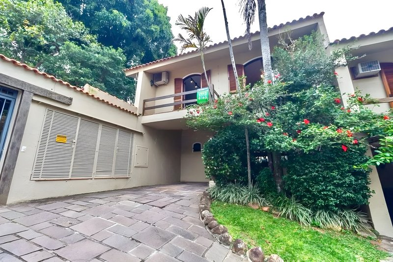 R$ 1.200.000 - BELA CASA EM CONDOMÍNIO - 300M2 - 3 DORM - VISTA - PÁTIO - 5 VAGAS Avenida Cai Porto Alegre - 