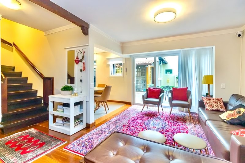 R$ 1.200.000 - BELA CASA EM CONDOMÍNIO - 300M2 - 3 DORM - VISTA - PÁTIO - 5 VAGAS Avenida Cai Porto Alegre - 