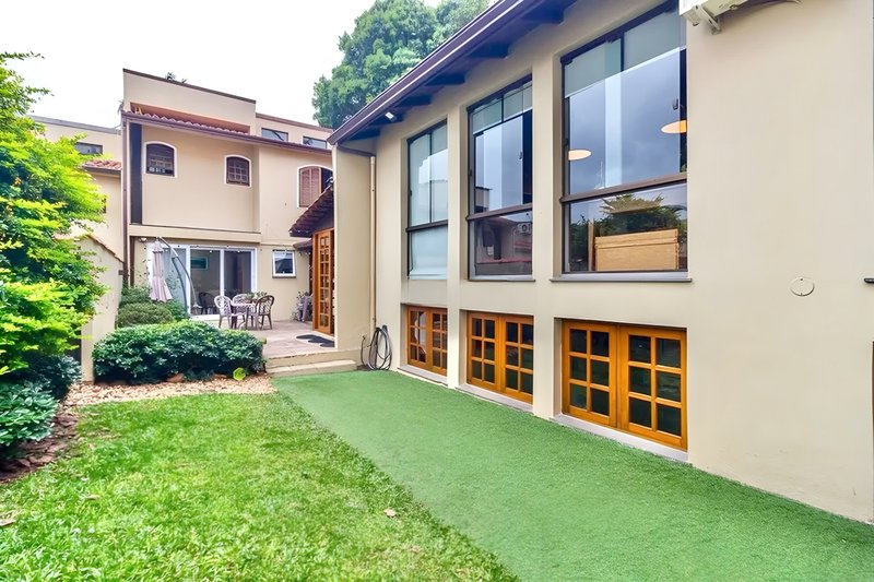 R$ 1.200.000 - BELA CASA EM CONDOMÍNIO - 300M2 - 3 DORM - VISTA - PÁTIO - 5 VAGAS Avenida Cai Porto Alegre - 