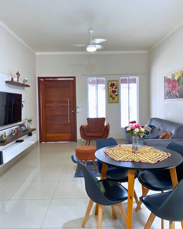 Casa à venda – localização privilegiada, em frente à praça! - Caraguatatuba - 