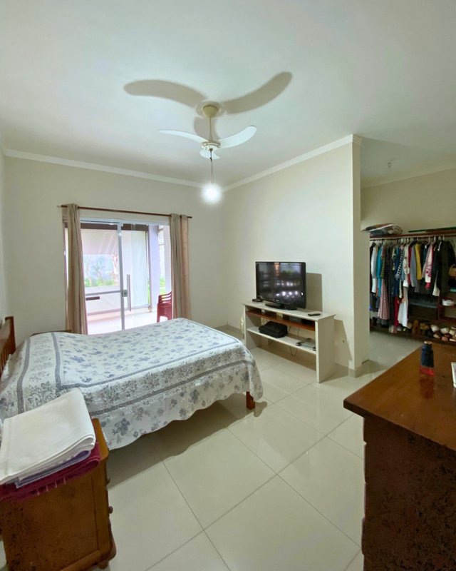 Casa à venda – localização privilegiada, em frente à praça! - Caraguatatuba - 