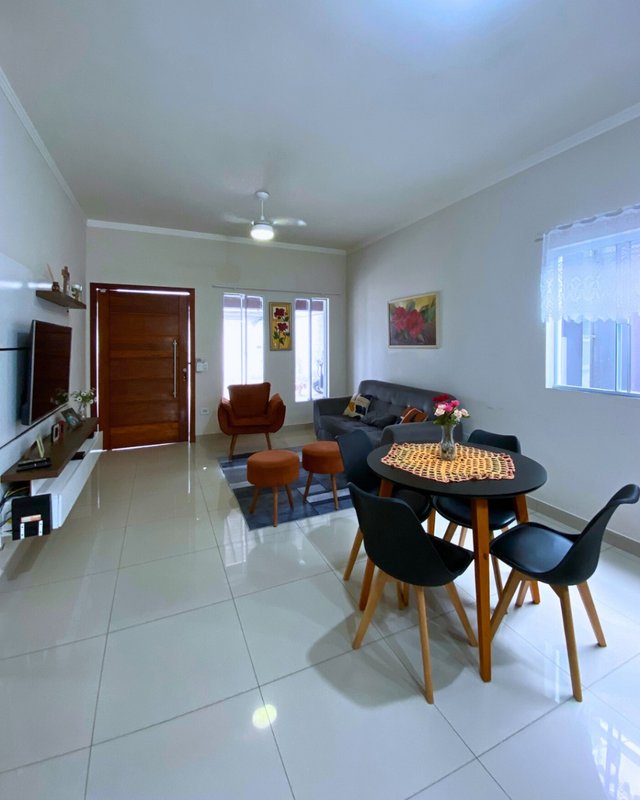 Casa à venda – localização privilegiada, em frente à praça! - Caraguatatuba - 