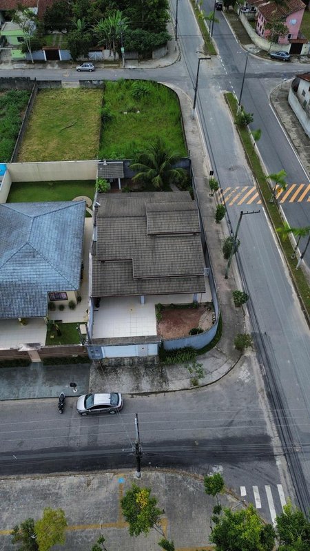 Casa à venda – localização privilegiada, em frente à praça! - Caraguatatuba - 