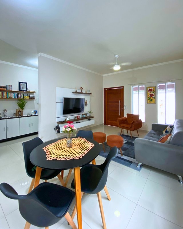Casa à venda – localização privilegiada, em frente à praça! - Caraguatatuba - 