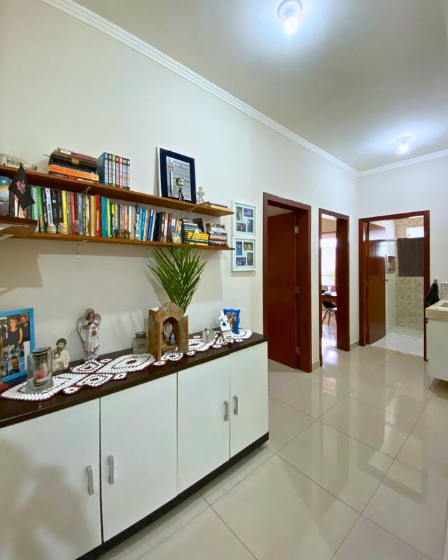 Casa à venda – localização privilegiada, em frente à praça! - Caraguatatuba - 