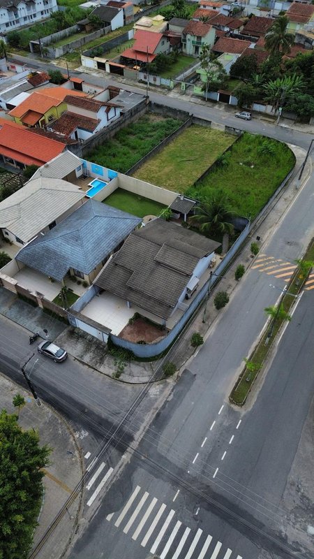Casa à venda – localização privilegiada, em frente à praça! - Caraguatatuba - 