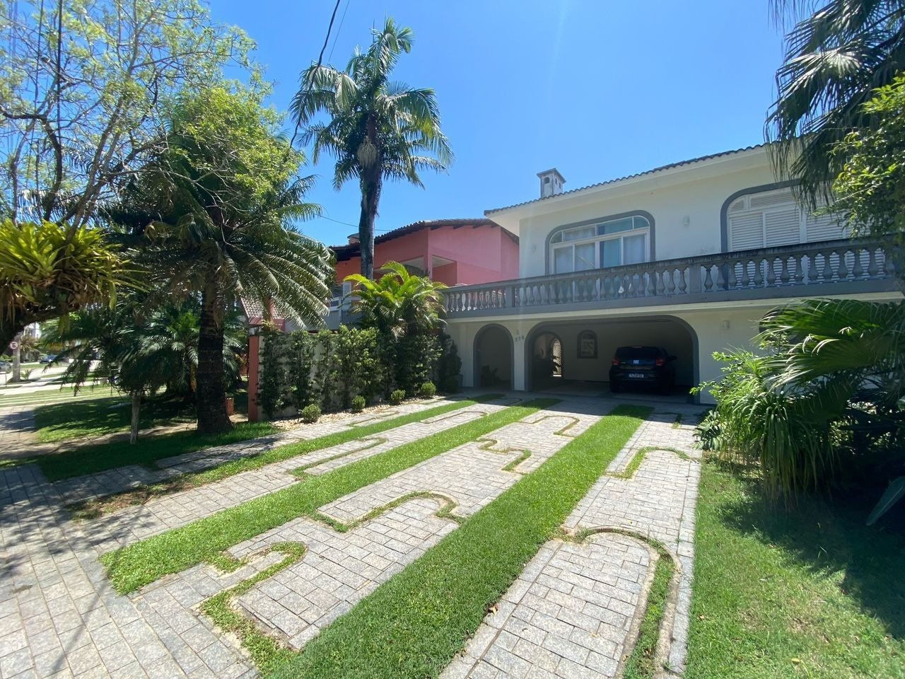 Casa de Condomínio para alugar com 4 quartos, 492m² - Foto 1