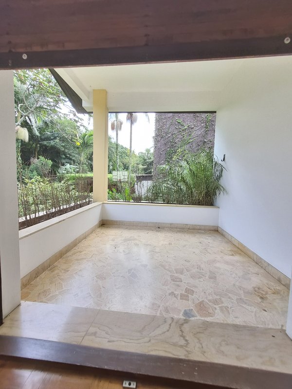 ALUGA-SE LINDA CASA RUA FECHADA A 550M2 AO LADO DO PARQUE SEVERO GOMES Rua Bernardino Machado São Paulo - 