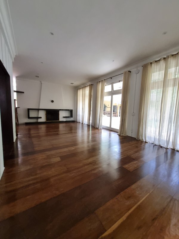 ALUGA-SE LINDA CASA RUA FECHADA A 550M2 AO LADO DO PARQUE SEVERO GOMES Rua Bernardino Machado São Paulo - 