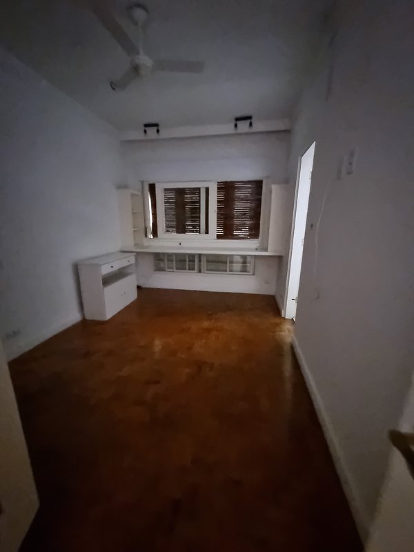 ALUGA-SE LINDA CASA RUA FECHADA A 550M2 AO LADO DO PARQUE SEVERO GOMES Rua Bernardino Machado São Paulo - 