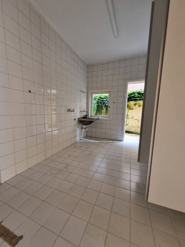 ALUGA-SE LINDA CASA RUA FECHADA A 550M2 AO LADO DO PARQUE SEVERO GOMES Rua Bernardino Machado São Paulo - 
