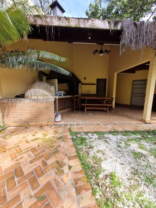 ALUGA-SE LINDA CASA RUA FECHADA A 550M2 AO LADO DO PARQUE SEVERO GOMES Rua Bernardino Machado São Paulo - 