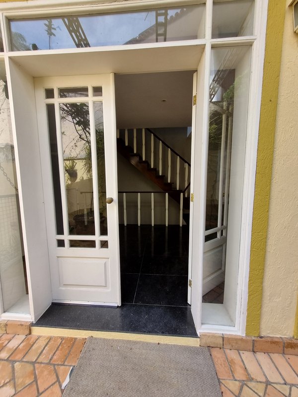 ALUGA-SE LINDA CASA RUA FECHADA A 550M2 AO LADO DO PARQUE SEVERO GOMES Rua Bernardino Machado São Paulo - 