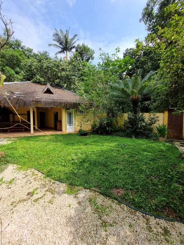 ALUGA-SE LINDA CASA RUA FECHADA A 550M2 AO LADO DO PARQUE SEVERO GOMES Rua Bernardino Machado São Paulo - 