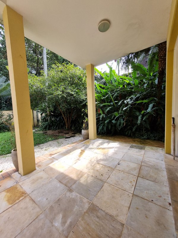 ALUGA-SE LINDA CASA RUA FECHADA A 550M2 AO LADO DO PARQUE SEVERO GOMES Rua Bernardino Machado São Paulo - 