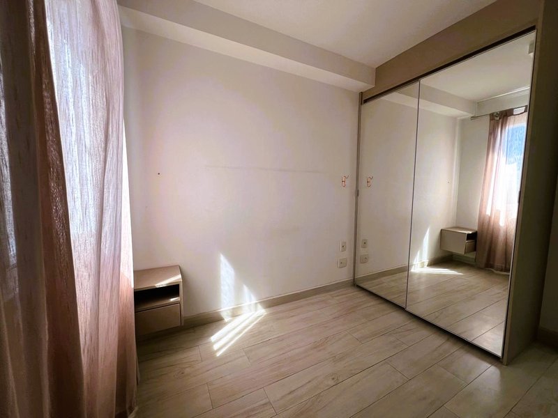 VENDE-SE APARTAMENTO 31m² ANDAR ALTO  PLANEJADOS QUARTO SALA E COZINHA Rua Torres da Barra São Paulo - 